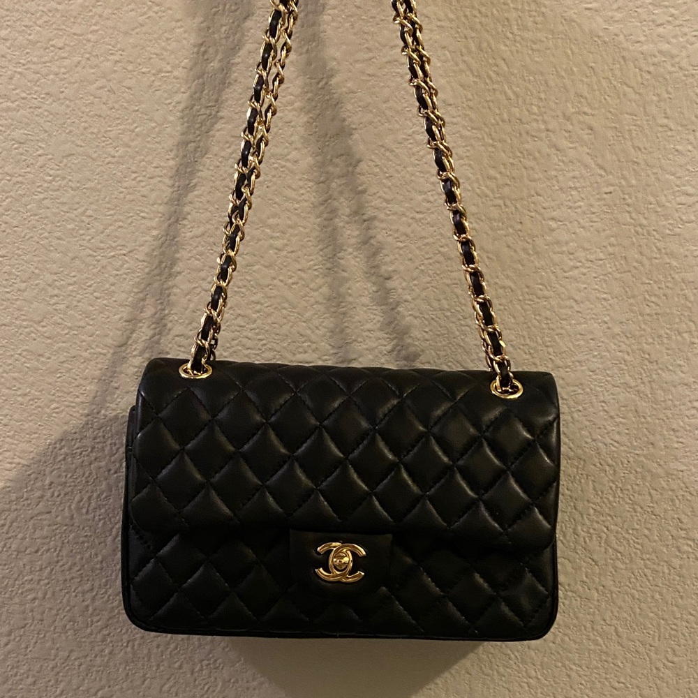 Chanel Black Quilted Shoulder Bag with Gold Chain